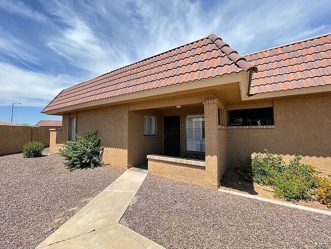 Well Maintained Condo in La Cresenta - Well Maintained Condo in La Cresenta