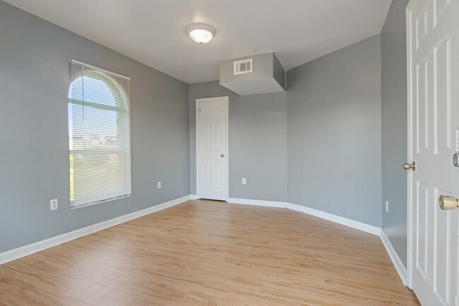 Building Photo - 6801 Tara Ln