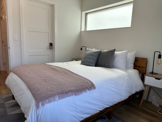 Building Photo - Ideal Ballard townhouse - 2bed +Office