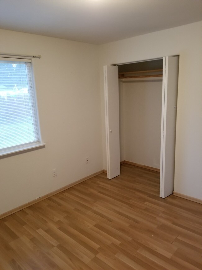 Building Photo - Madrona Beach Cottage