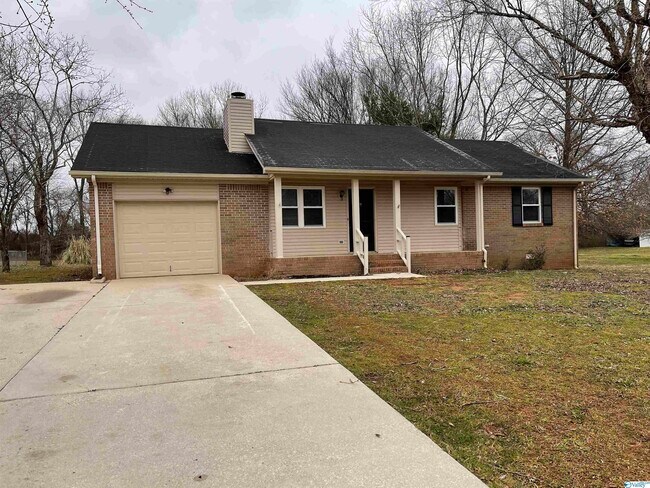 Building Photo - 121 Colby Dr NE