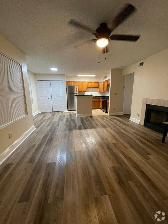 Building Photo - 420 Forestway Cir