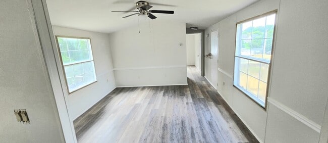 Building Photo - 968 Cy Cir