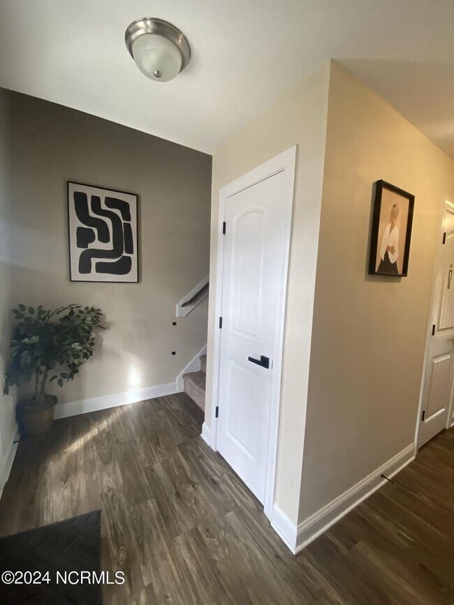Building Photo - Beautiful 3 Bedroom, 2.5 Bath Home - 107 G...