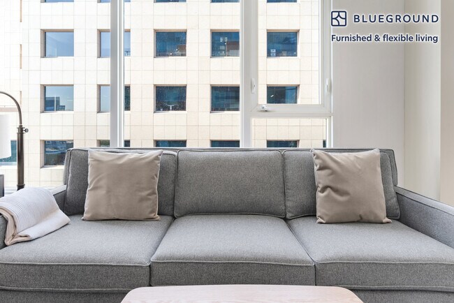 Building Photo - 1 S Market St