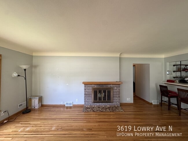 Foto del edificio - 3619 Lowry Ave N