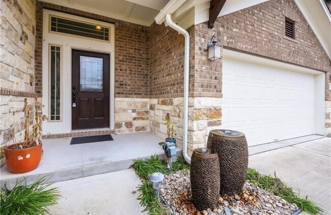 Building Photo - 213 Simmons Dr