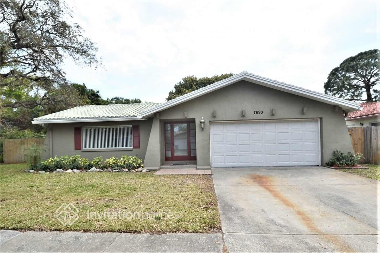 Primary Photo - 7690 Innis Ct N