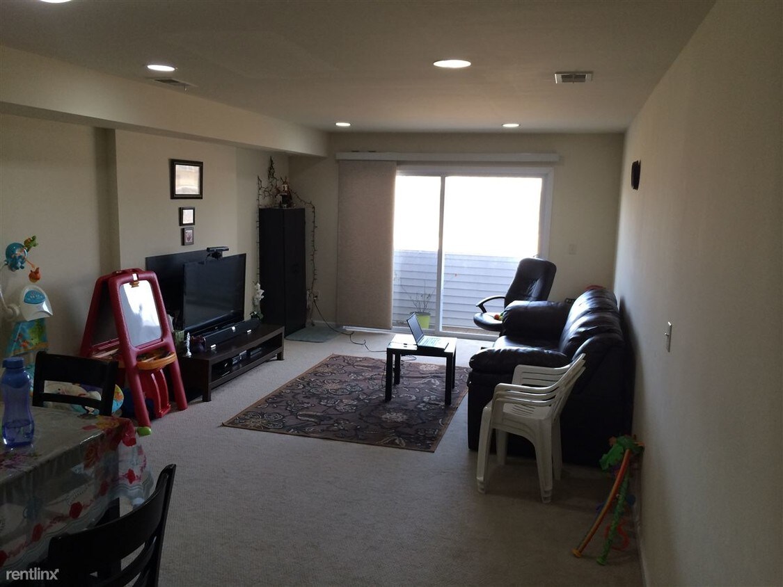 Foto principal - 803 Jesse Way
