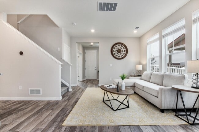 Foto del edificio - 2910 Low Meadow Blvd