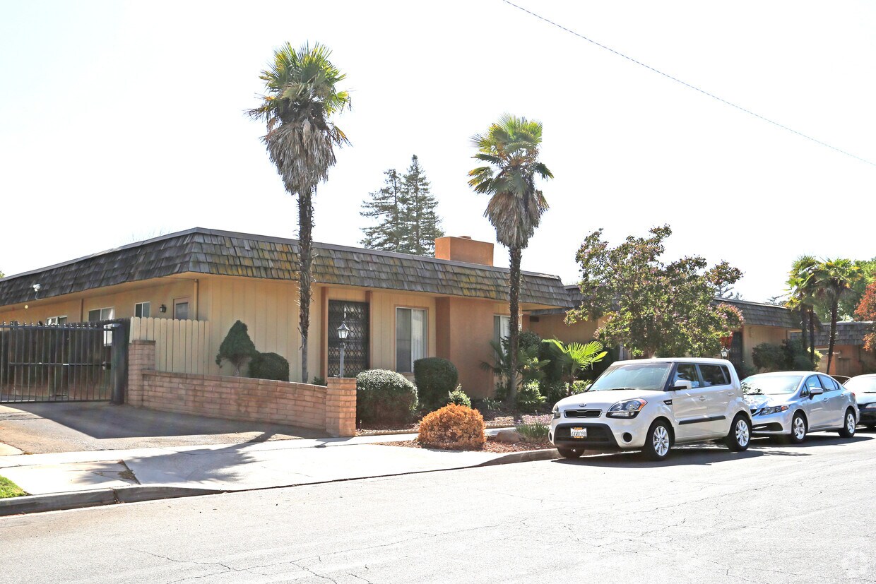 Building Photo - Patrician Apartments