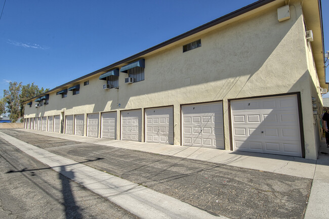 Private Garages - Villa Placentia