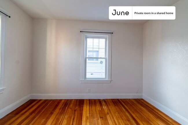 Foto del edificio - Room in Shared 4 bed/1 bath home