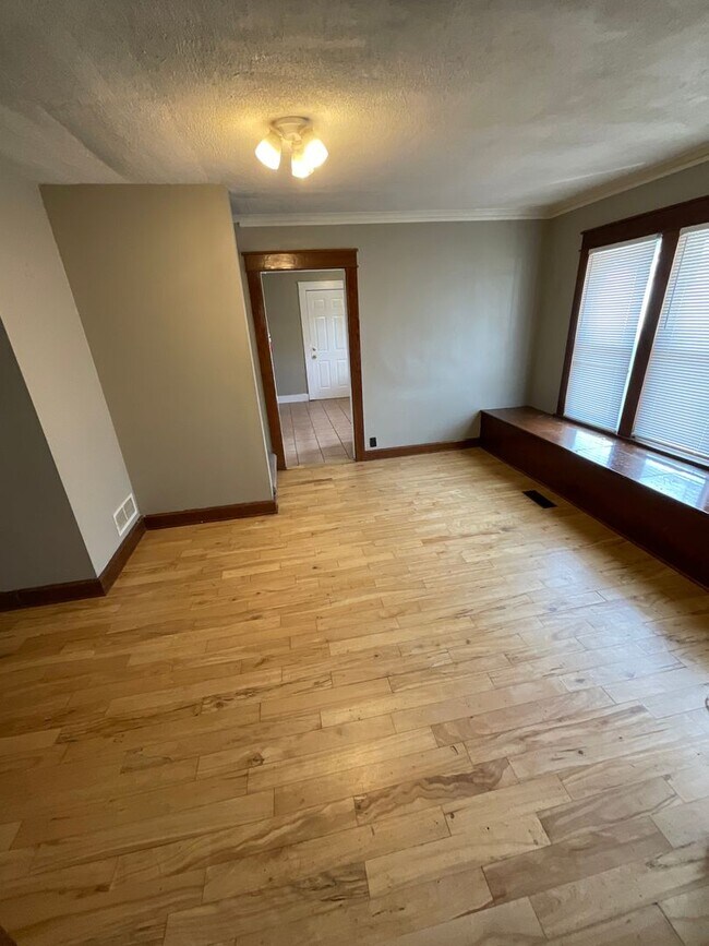 Building Photo - ***AUGUST 2027*** 4 Bedroom House - 5 Person Occupancy