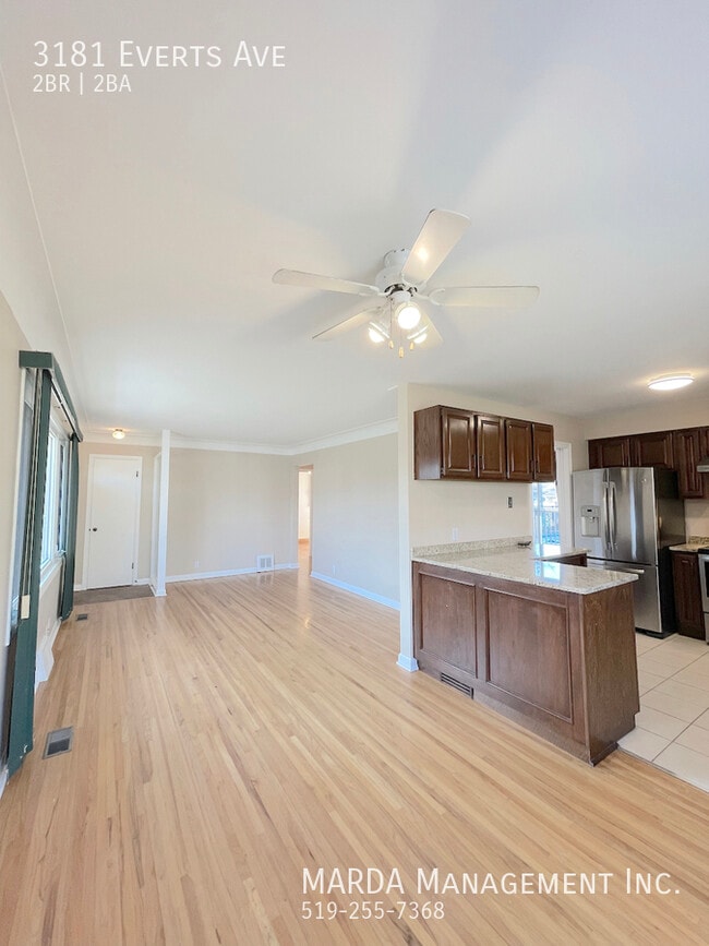 Building Photo - SPACIOUS 2-BEDROOM/1.5-BATH HOME WITH IN-G...