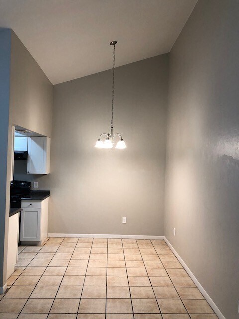 Building Photo - Remodel in Green Leaf with small fenced ba...