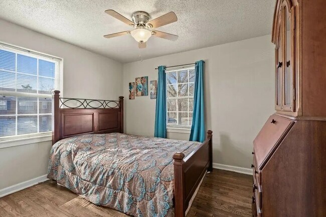 Plaza Hill Manor Apartments - Plaza Hill Manor