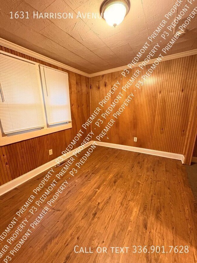 Foto del edificio - 1631 Harrison Ave