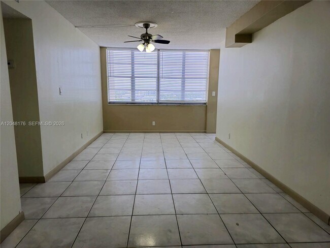 Foto del edificio - 2025 NE 164th St