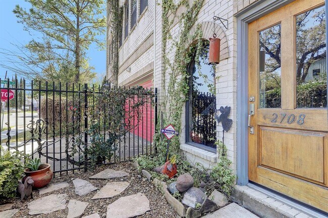 Foto del edificio - 2708 Ridgewood St