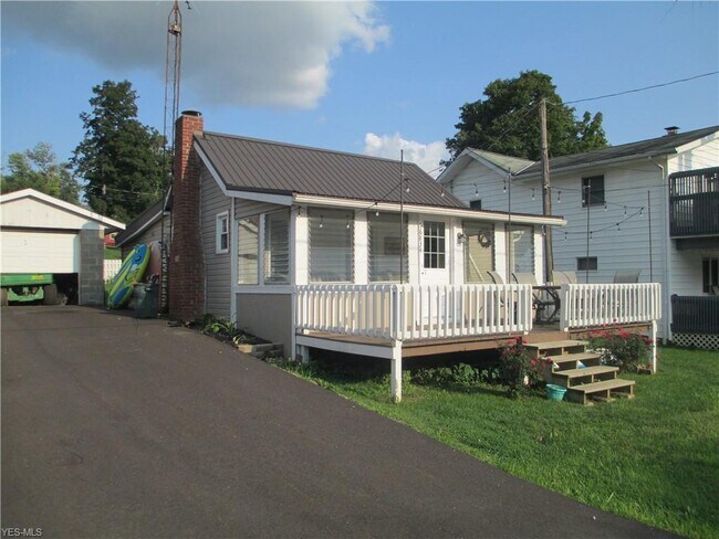 Building Photo - 56834 Hideaway Dr