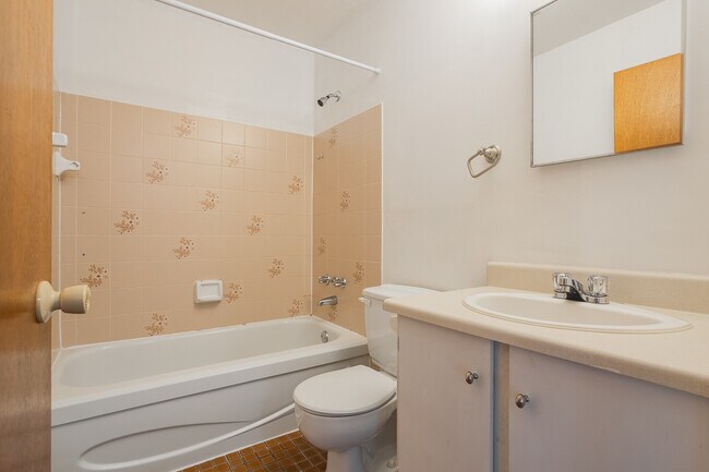 Building Photo - 1175 Rue Talon