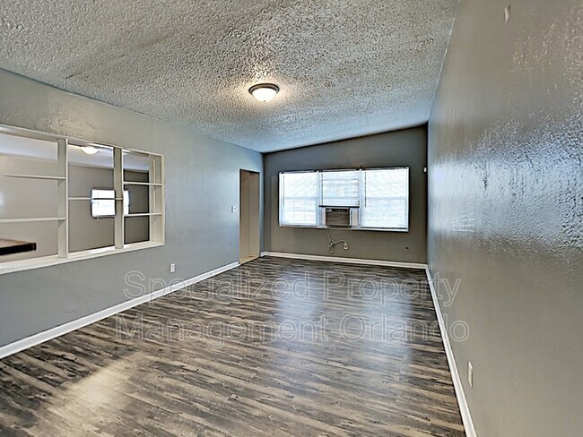 Building Photo - 1501 S Westmoreland Dr