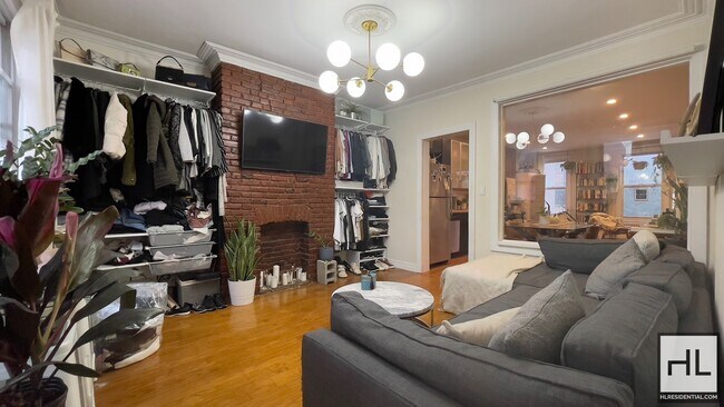 Foto del edificio - 1 Bedroom On Hall