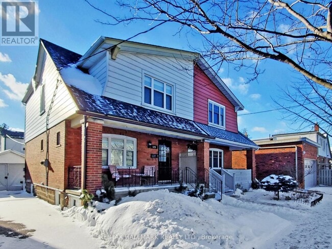 Building Photo - 125 Aldwych Ave