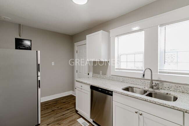 Building Photo - 621 83rd Pl S