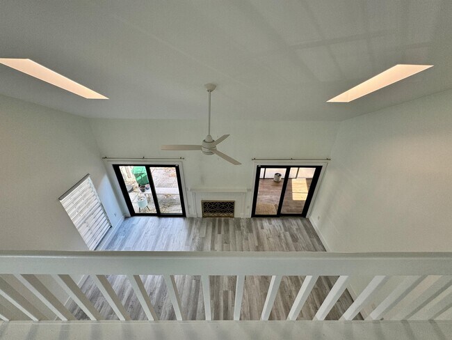 Building Photo - 871 Meadowland Dr