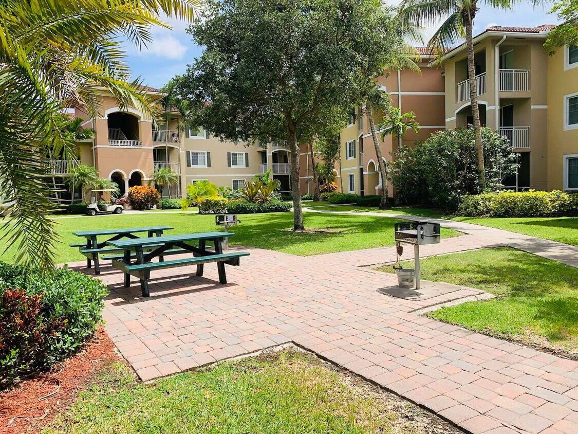 6521 Emerald Dunes Dr Unit 307