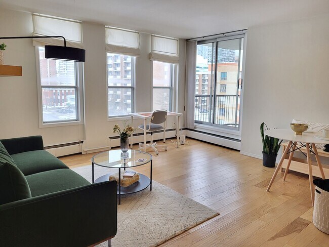 Photo du bâtiment - 317 14 Av SW