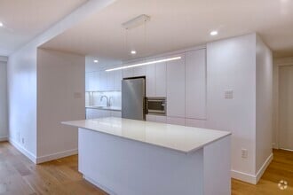 Building Photo - 3555 Chem. de la Côte-des-Neiges