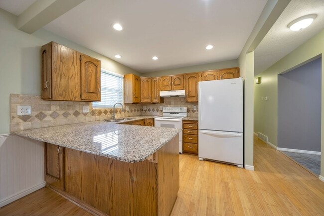 Building Photo - Spacious 4 Bed, 3 Bath Pet-Friendly Home w...