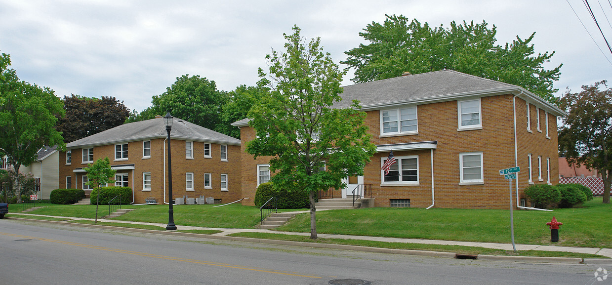 Building Photo - 1003-1009 12th Ave