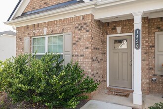 Building Photo - 1420 Day Dr