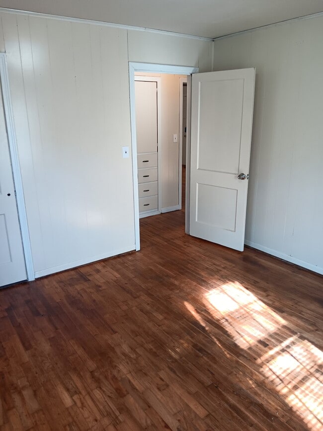 Building Photo - 1313 Denson Dr