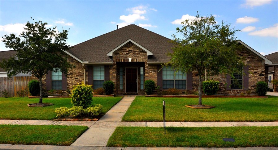 Primary Photo - 2711 Surrey Cir
