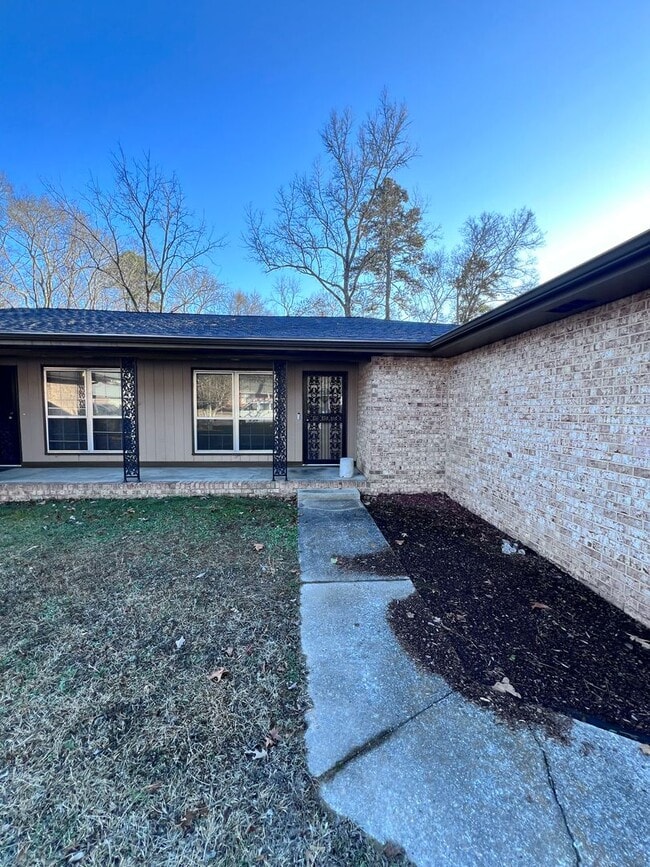 Building Photo - Welcome to your perfect home – a charming ...