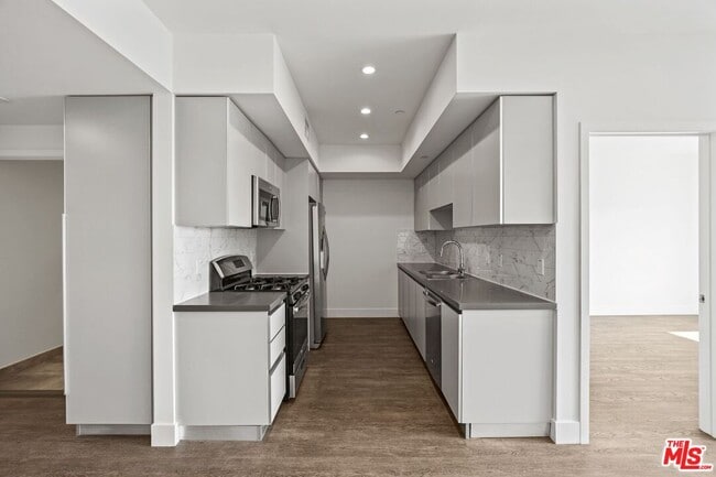 Building Photo - 1439 Tamarind Ave