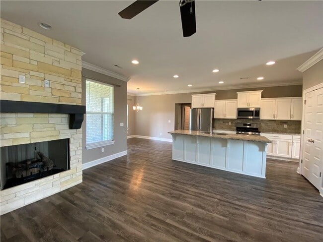 Building Photo - 5812 W Mecklin St