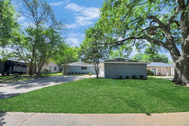 Foto del edificio - 14223 Ella Lee Ln