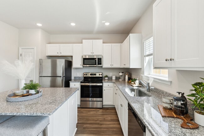 Building Photo - 455 Navona Dr