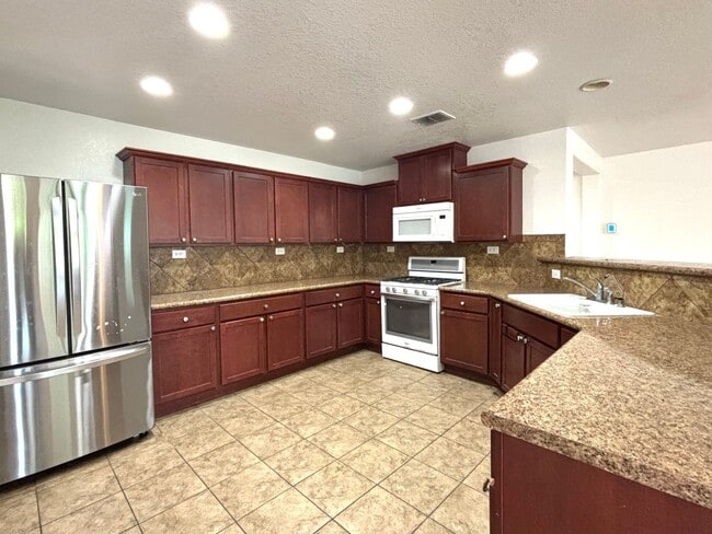 Building Photo - Single story beauty in the Cobblestone Community