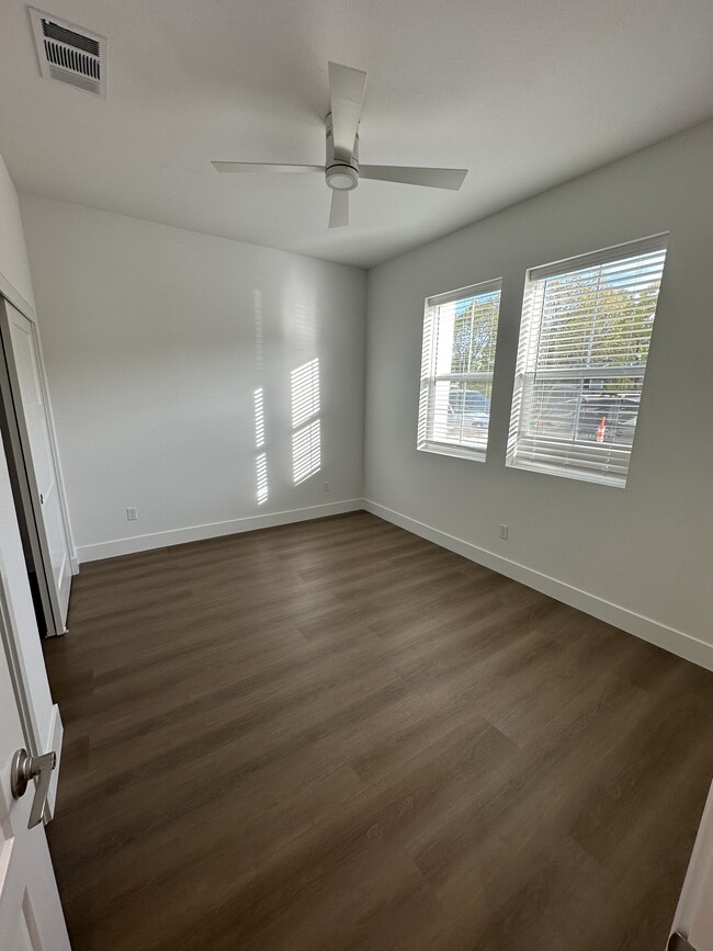 Building Photo - 910 Rockview Rd