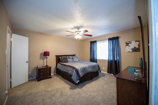 Building Photo - 1616 Royal Crest Dr