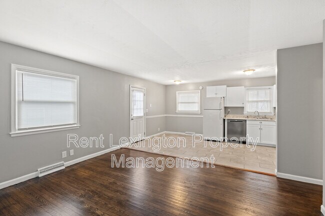 Building Photo - 328 Harvard Dr