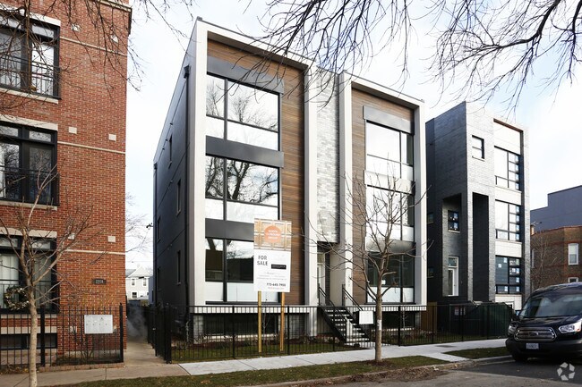 Building Photo - 2912 W Lyndale St