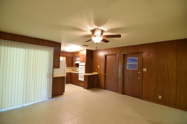 Building Photo - 3814 Rosemary Ln